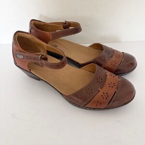 EUC Clarks Collection Wendy Laurel Brown Leather Ankle Strap Wedge Sandals 11M